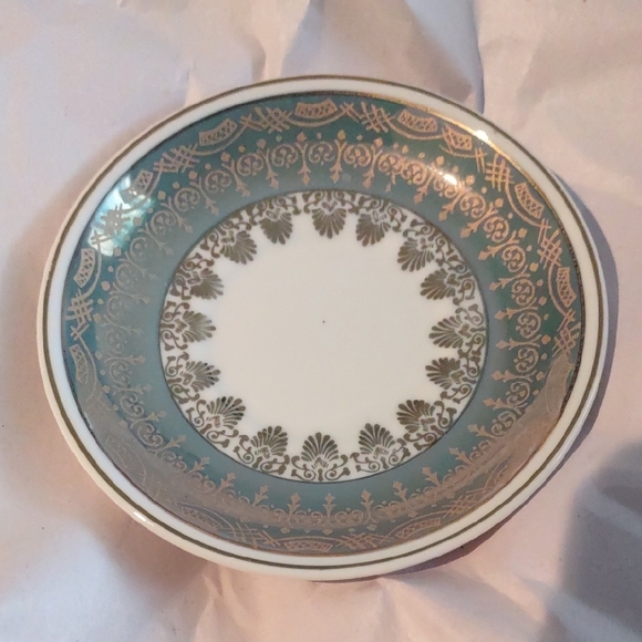 Elegant Gold and Green Teacup and Saucer Set - Picture 5 of 8